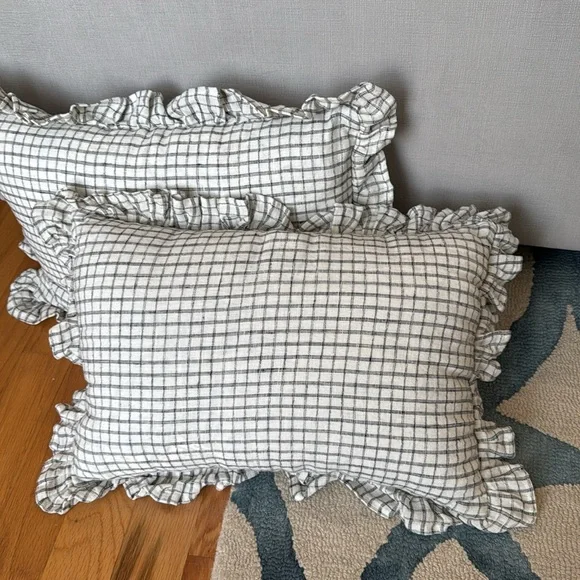 Frontgate Ruffled Pillows - 20” x 14” - Picture 10 of 16